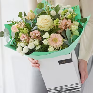 (Interflora) CCHTN0201I Neutral Hand-tied Bouquet - €63 + AM priority